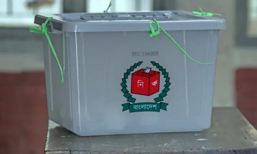 EC bars journalists from live streaming or staying over 10 minutes in polling booths
