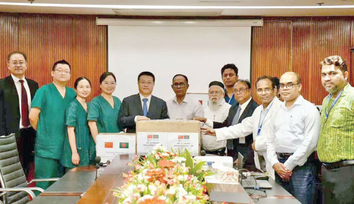 China hands over emergency medical aid for Dhaka jet crash victims