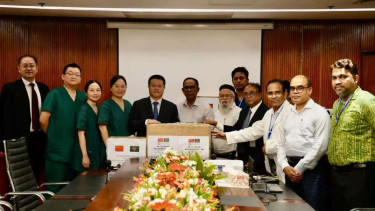 China hands over emergency medical supplies to support Dhaka jet crash victims