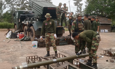 Thailand says open to 'dialogue' with Cambodia to end conflict