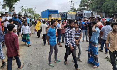 Workers protest in Gazipur, block Dhaka-Mymensingh Highway