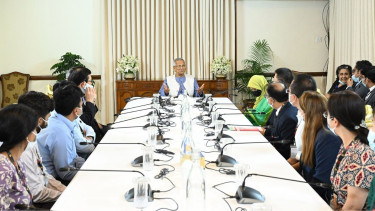 Yunus thanks foreign medical teams for treating plane crash victims