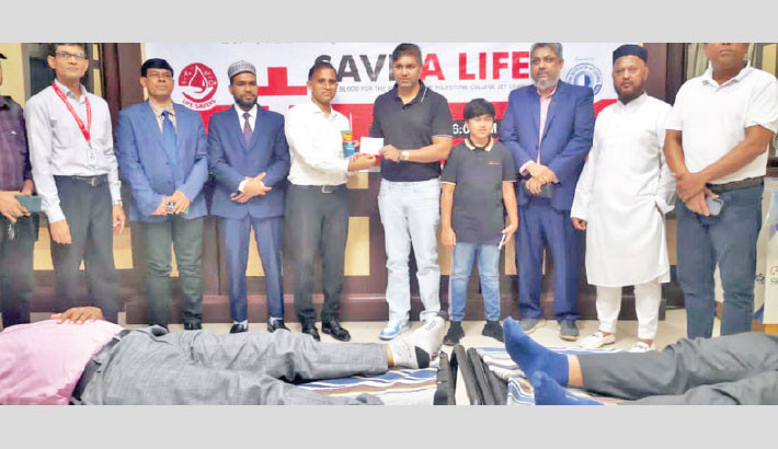 Sonali Life arranges blood donation camp to stand by the injured