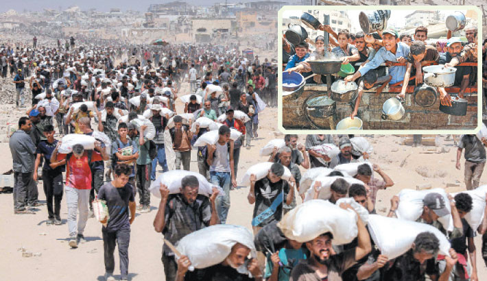 People walk with sacks of flour delivered after trucks carrying humanitarian aid entered northern Gaza on Sunday, coming from the Zikim border crossing. Inset, Palestinians crowd at a lentil soup distribution point in Gaza City in the northern Gaza Strip.
AFP PHOTO