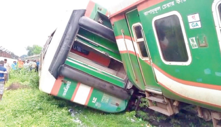 Trains collide in Lalmonirhat derailing 2 coaches, several injured