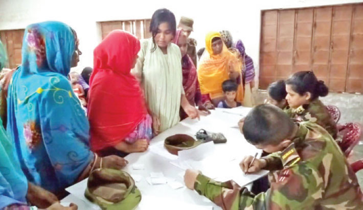 Members of the Bangladesh Army’s 11th Infantry Division organise a free medical camp marking the anniversary of July uprising at Khanjanpur High School in Joypurhat town on Monday. Dermatology, venereology, ophthalmology, paediatrics, and several other medical officers provided services to about 1,000 people at the camp. –Daily Sun Photo