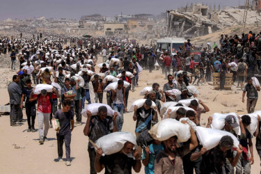 Israel kills over 60 Gazans despite 'pausing fighting' to allow in aid
