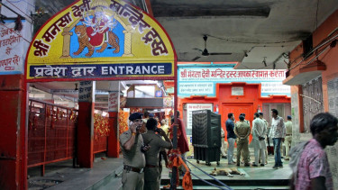 Six crushed to death in India temple stampede
