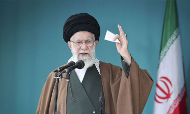 Israeli defense minister threatens to assassinate Khamenei