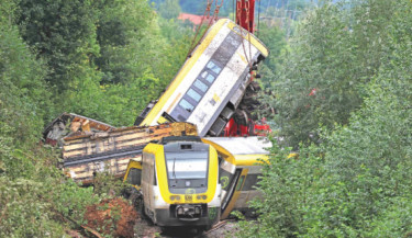 3 dead, several injured after train derails in Germany