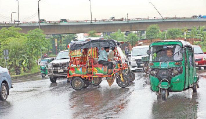 Autorickshaws abruptly cross the road adjacent to the Kuril flyover in front of oncoming traffic, disregarding traffic rules. Such risky manoeuvres often lead to accidents in the capital's busy intersections. The photo was taken on Monday. Kamrul Islam Ratan