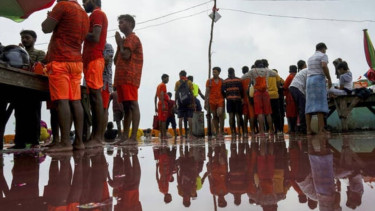 India road crash kills 18 Hindu pilgrims