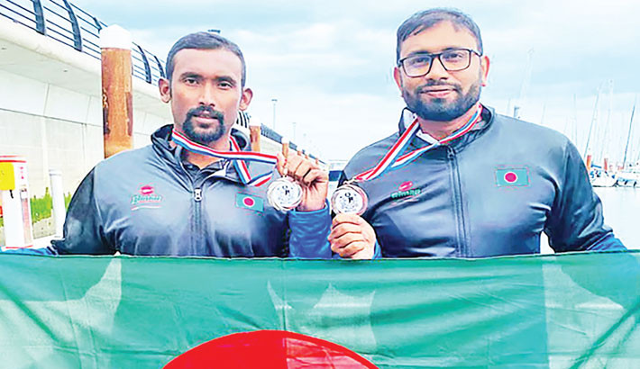 Former BKSP swimmers Mahfizur Rahman Sagor and Nazmul Haque Himel pose after successfully crossing the English Channel on Tuesday — the first Bangladeshis to do so since 1988.  -  PHOTO: FOCUS BANGLA
