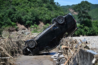 Floods kill 60 across northern China, Beijing admits 'gaps' in readiness
