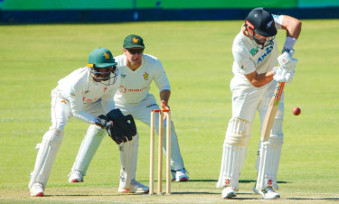 Mitchell keeps New Zealand on top against Zimbabwe