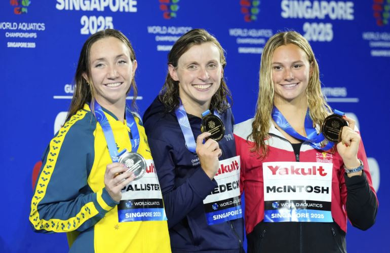 Ledecky beats McIntosh to win 800m freestyle thriller