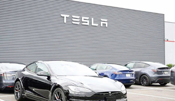 Tesla ordered to pay $242m in Autopilot death