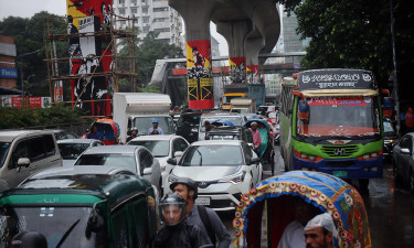 Gridlock grips Dhaka as rallies and exams collide