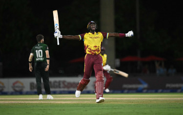 Last-ball hero Holder lifts West Indies over Pakistan in T20