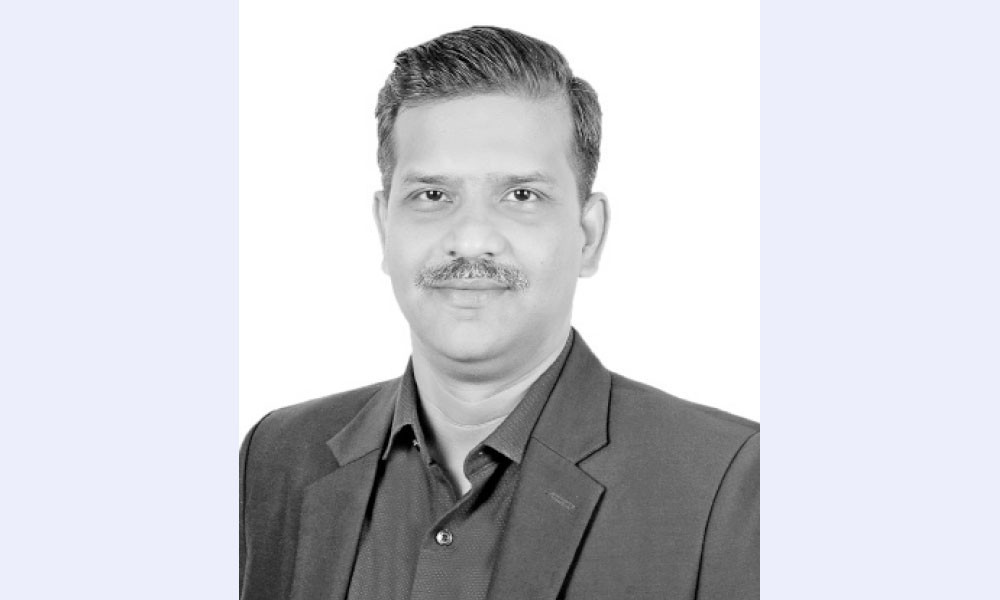 Politics of masses through synthesis of nationalism and centrism