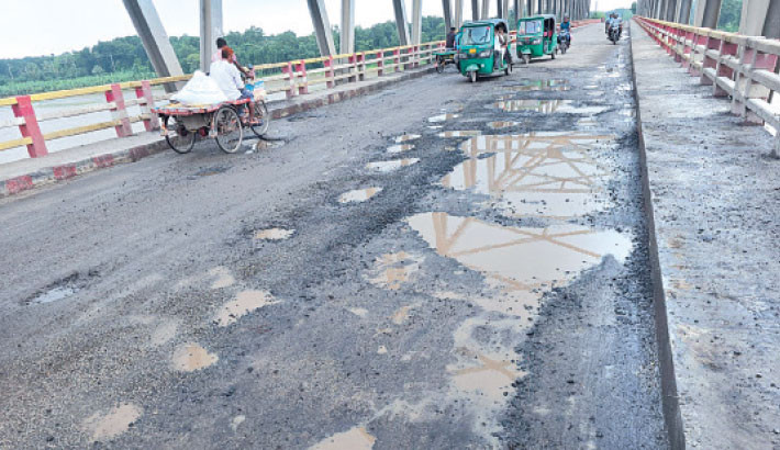 Repaired Kushtia bridge develops potholes within 15 days