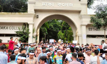 Students of 7 colleges demonstrate demanding ordinance for university