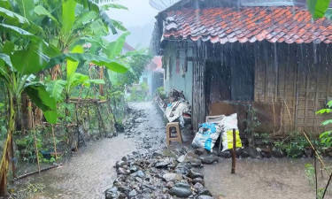 Heavy rains may trigger flash floods in seven districts