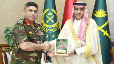 Saudi ambassador meets army chief to discuss military cooperation