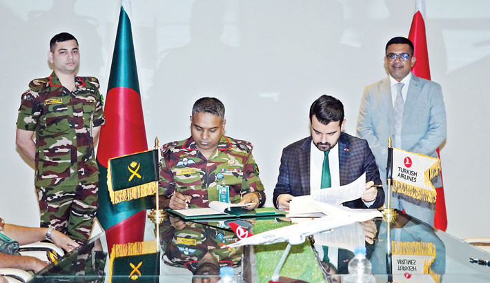 Representatives of the Bangladesh Army and Turkish Airlines sign a memorandum of understanding (MoU) on Thursday to provide serving and retired army personnel with affordable travel options. -ISPR PHOTO