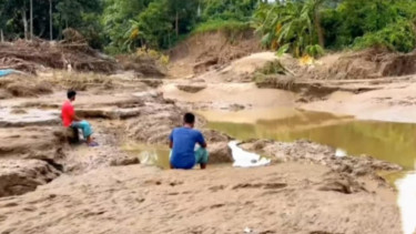 Feni faces flood risk again as embankment work stalls