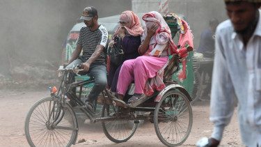 Dhaka’s air turns ‘unhealthy for sensitive groups’ after long time