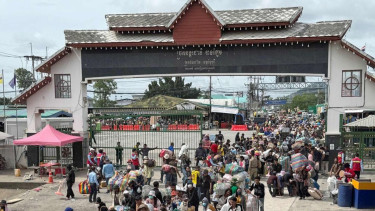 750,000 Cambodian workers flock home from Thailand after clashes