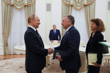 Trump hails envoy talks with Putin, but new sanctions still due