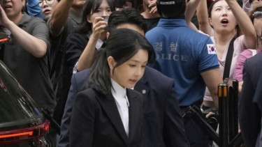 South Korean investigators seek arrest of wife of jailed ex-President Yoon