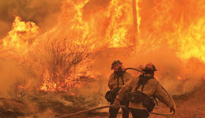 Wildfire prompts thousands of evacuations in California