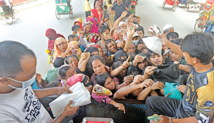 Desperate buyers jostle in front of a Trading Corporation of Bangladesh (TCB) truck in the capital’s Khilgaon area on Sunday to purchase essential items at subsidised prices. -Reaz Ahmed
Sumon