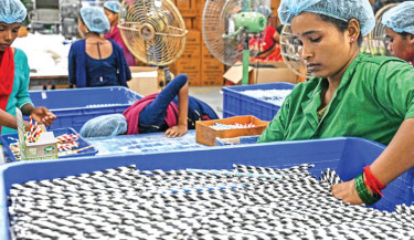 Workers pack paper straws manufactured at a factory before delivering them to a local market in Howrah district on the outskirts of Kolkata on 8 August 2025. Photo: AFP