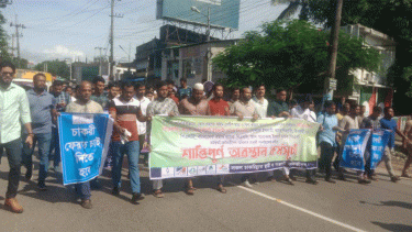 Protests by sacked officials halt bank operations in Patiya