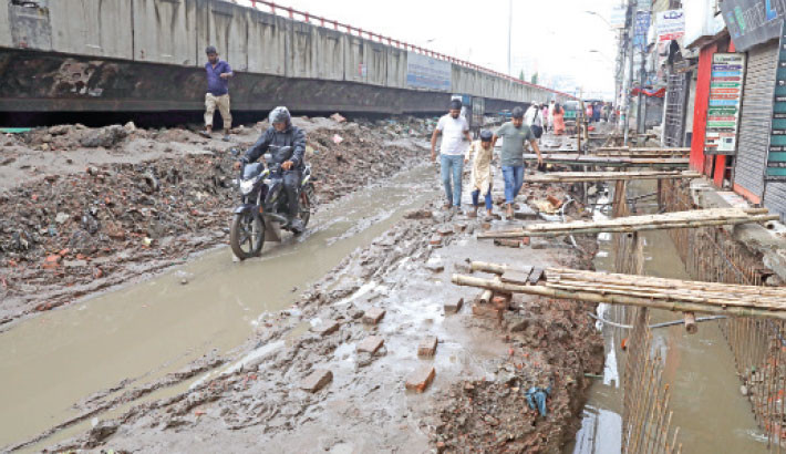 Residents and commuters in South Jatrabari area face immense suffering due to the slow pace of ongoing drainage work. The snap was taken on Monday. -Reaz Ahmed Sumon