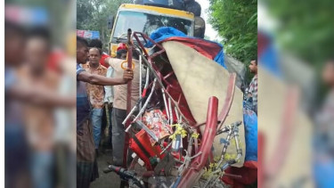 Three killed as truck rams into easy bike in Gaibandha