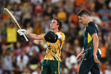 Brevis smashes record ton as South Africa level T20 series