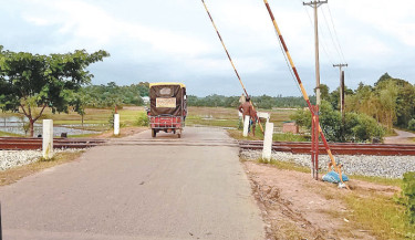 Unauthorised level crossings pose deadly threat in Cox’s Bazar