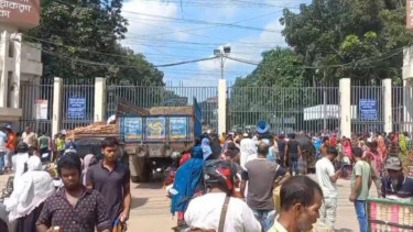 Holiday declared for 15 RMG factories at Ashulia amid protests