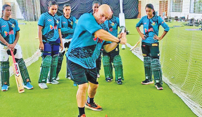 Julian Wood showing power hitting skills to the women's team cricketers at BKSP on Thursday.   -  BCB PHOTO