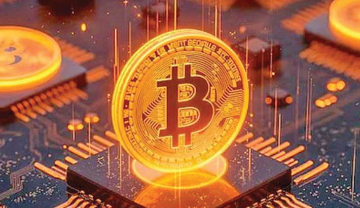 Bitcoin hits record high above $124,000