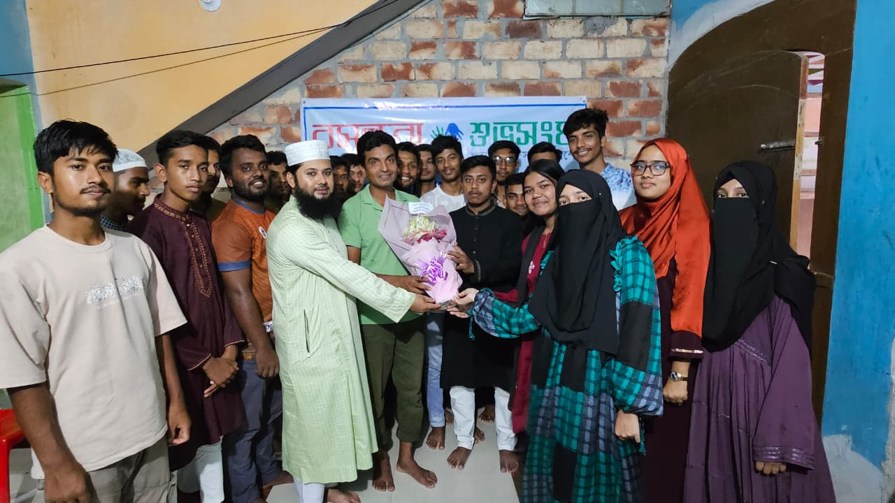 Bashundhara Shuvosangho honours environmental medal winner Mahmudul in Panchagarh