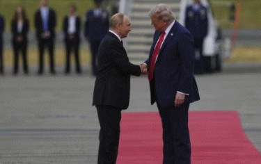 Trump greets Putin with a red carpet, Ukrainians feel betrayed