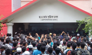 Students lock up CU VC, pro-VC inside admin building