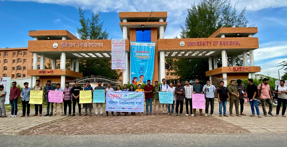 Shuvosangho holds road safety awareness campaign at Barishal Univ