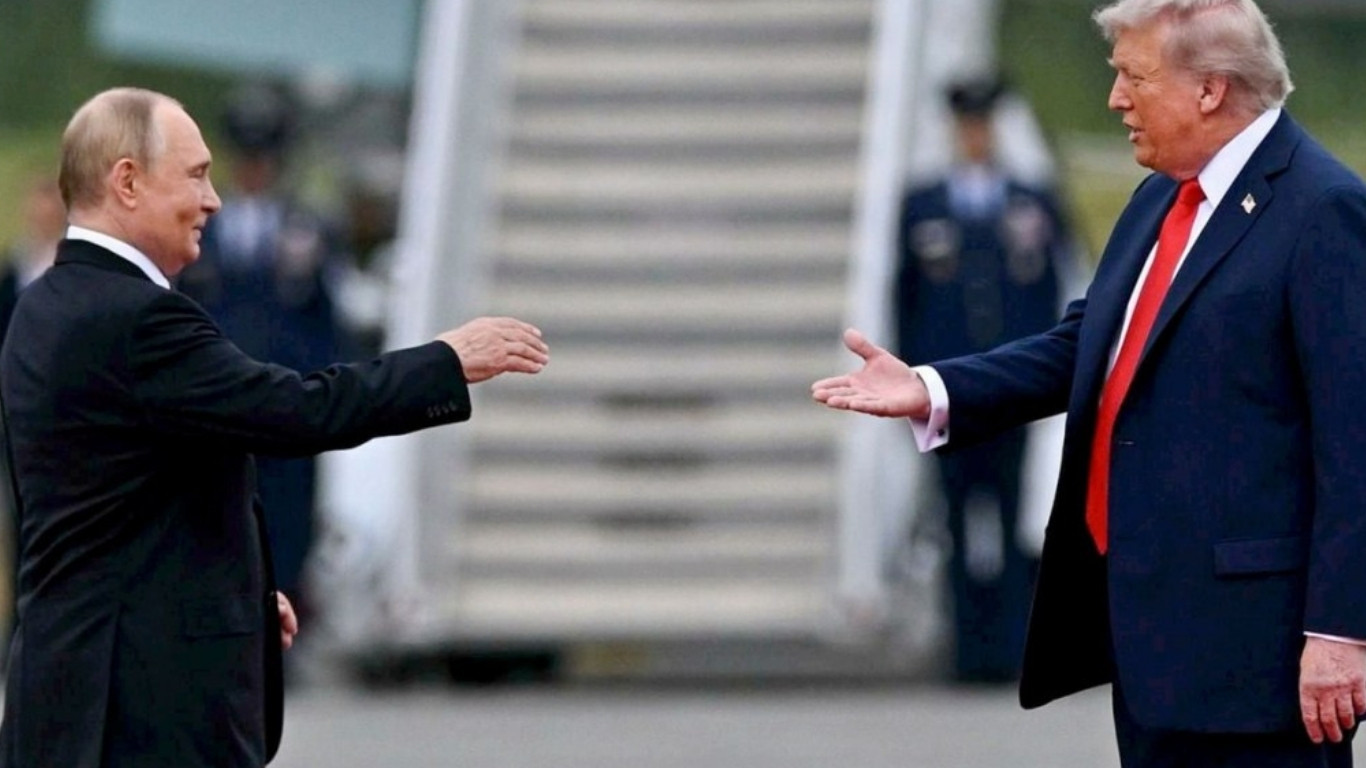 Why did Putin’s bodyguards carry ‘poop suitcases’ to Alaska summit?